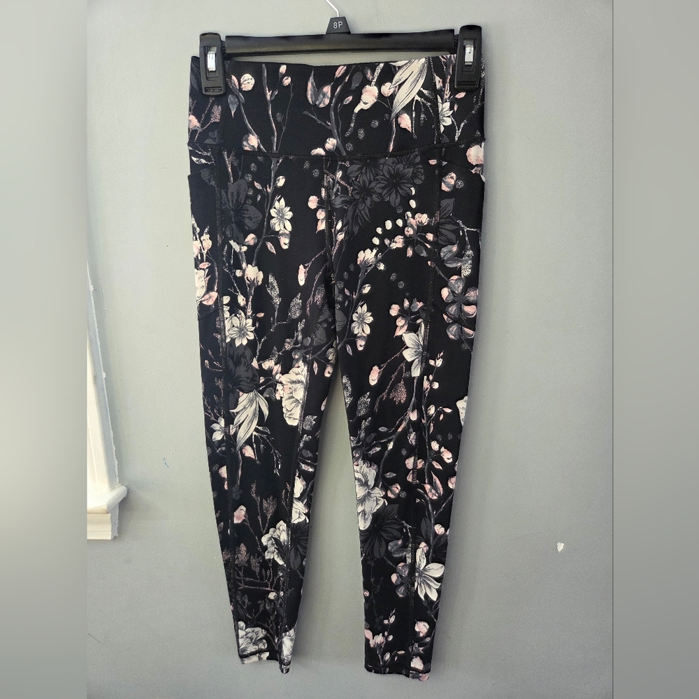 Victoria’s Secret Incredible Essential Legging High Waist 7/8 Size 4 Capri Gym